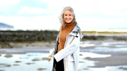 hotel-waag-makkum-de-mooiste-grootmoeder-ter-wereld-op-69-jarige-leeftijd-deelt-yazemeenah-rossi-haa