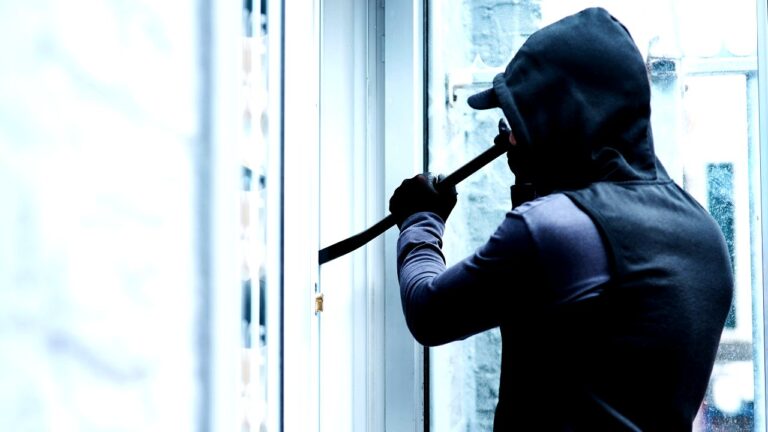 hotel-waag-makkum-deze-tiktok-truc-belooft-inbrekers-te-stoppen-de-politie-waarschuwt-dat-het-niet-w