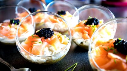 hotel-waag-makkum-deze-zalmverrine-is-een-groot-succes-ik-maak-ze-elk-jaar-met-kerst-in-slechts-10-m