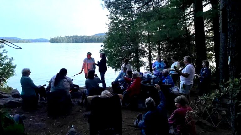 hotel-waag-makkum-ik-dacht-dat-ik-te-oud-was-voor-een-zomerkamp-op-haar-veertigste-vindt-ze-haar-ins
