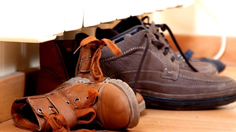 hotel-waag-makkum-schoenen-binnenshuis-dragen-zou-het-risico-op-aanwezigheid-van-een-gevaarlijke-bac