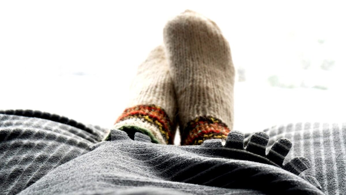 hotel-waag-makkum-slapeloze-nachten-of-koude-voeten-een-simpele-paar-sokken-kan-volgens-onderzoekers