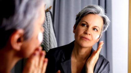 hotel-waag-makkum-vaarwel-rimpels-in-5-minuten-ik-testte-deze-cultverzorging-van-nivea-op-een-wang-e