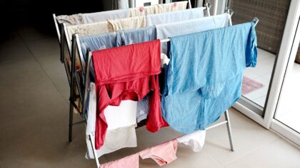 hotel-waag-makkum-vaarwel-was-die-dagenlang-vochtig-blijft-met-een-simpele-fles-droogt-de-was-twee-k