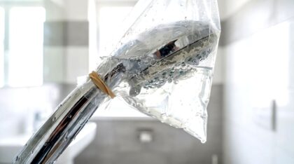 hotel-waag-makkum-bevroren-douche-en-zwakke-straal-dit-keukeningredient-van-minder-dan-1-euro-redde-